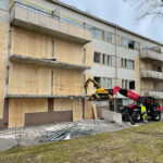 Parvekkeiden purkua Brokk ja kurottaja kombinaatiolla